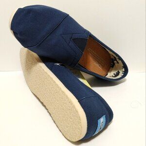 NWT Toms Navy Canvas Men's Classics size 7